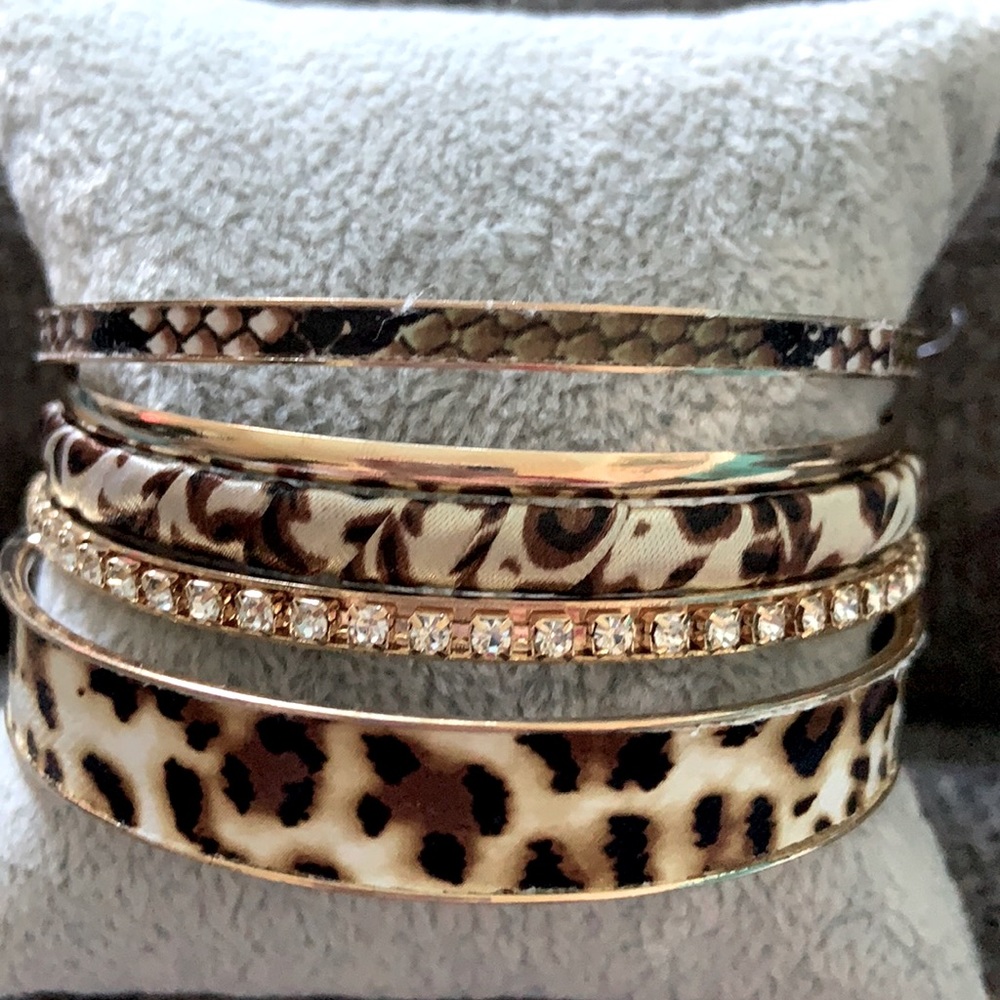 SOLD⬇️Reduced⬇️Leopard & Gold Bangles